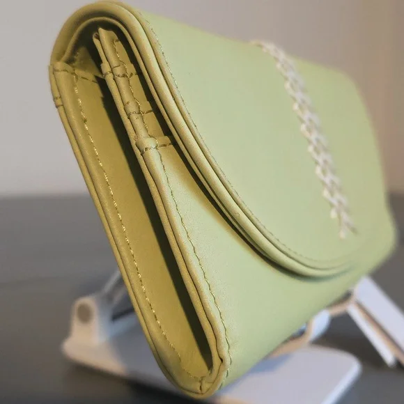 THE SAK NWT Fernwood Key Lime Large Leather Wallet - Picture 3 of 14